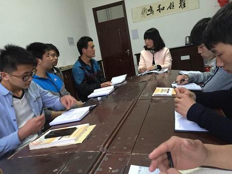 坚持召开班委会议 提高班级管理水平