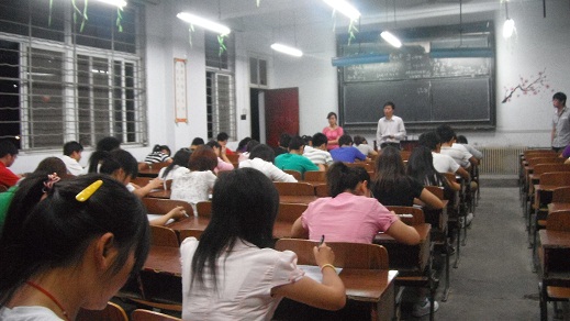 机电工程学院举行党课结业考试