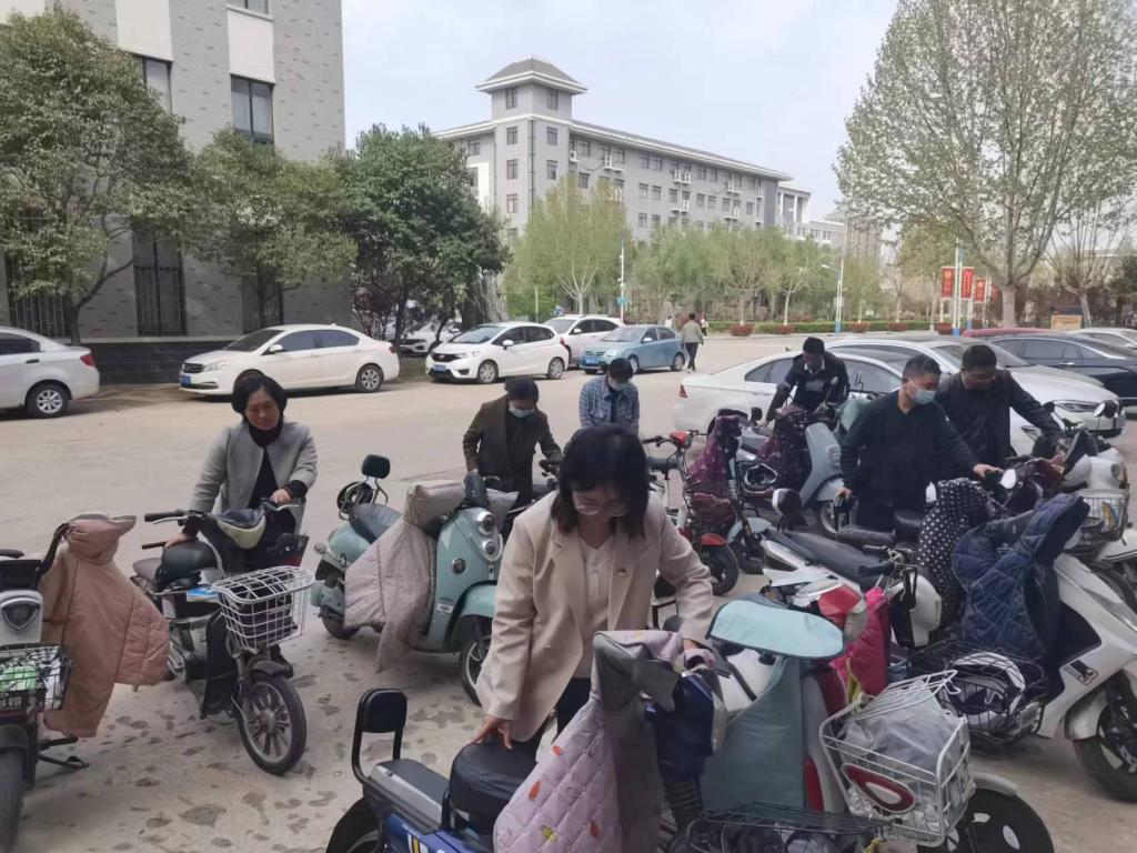 践行党的二十大精神，争当新时代雷锋——机械与汽车工程学院教工第二党支部开展3月份“5+N”主题党日活动