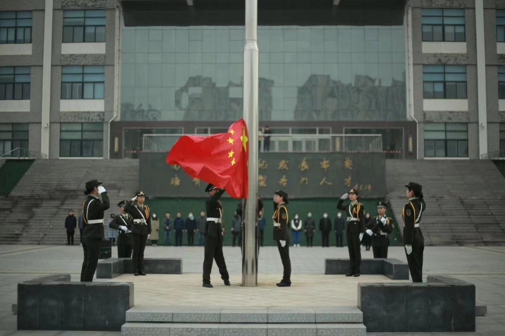 电子电气工程学院举行2022—2023学年第二学期升旗仪式