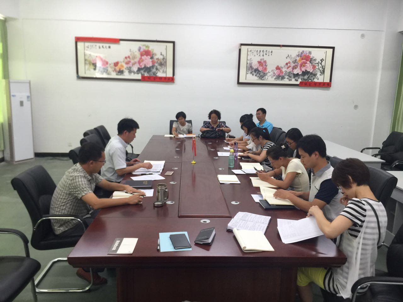 电子电气学院党总支开展“四对照、四反思”学习活动