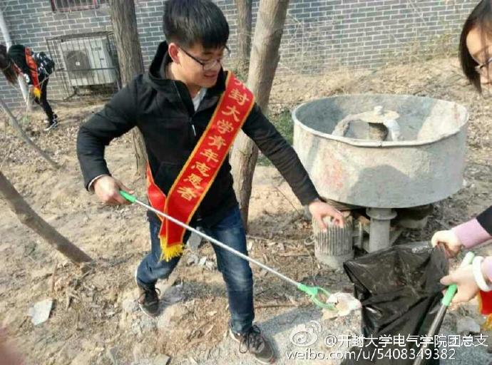 我院青年志愿者前往万岁山进行志愿活动