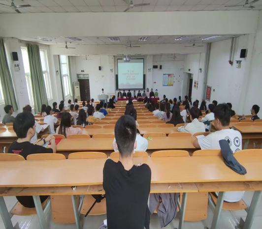 机械与汽车工程学院举行第67期入党积极分子暨第18期党员发展对象培训班开班典礼