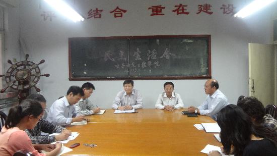 副校长万是明参加电子电气工程学院民主生活会