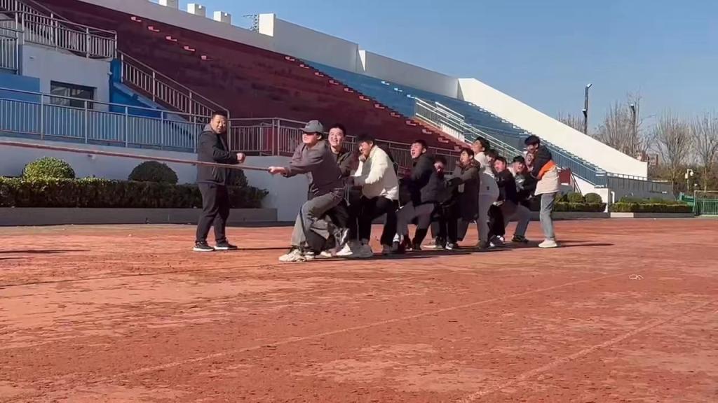 “绳”彩飞扬，共筑梦想--机械与汽车工程学院开展拔河比赛