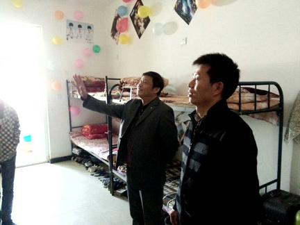 电子电气工程学院深入学生宿舍开展安全卫生文明大排查