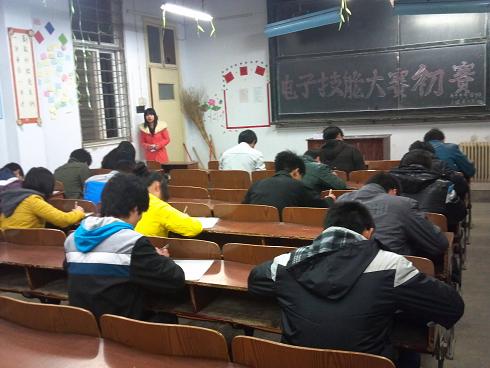 11电子3班举办电子技能大赛