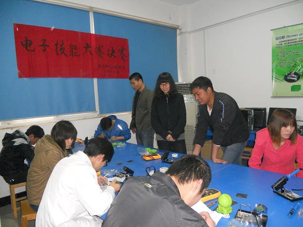 11电子3班技能大赛决赛—实物焊接