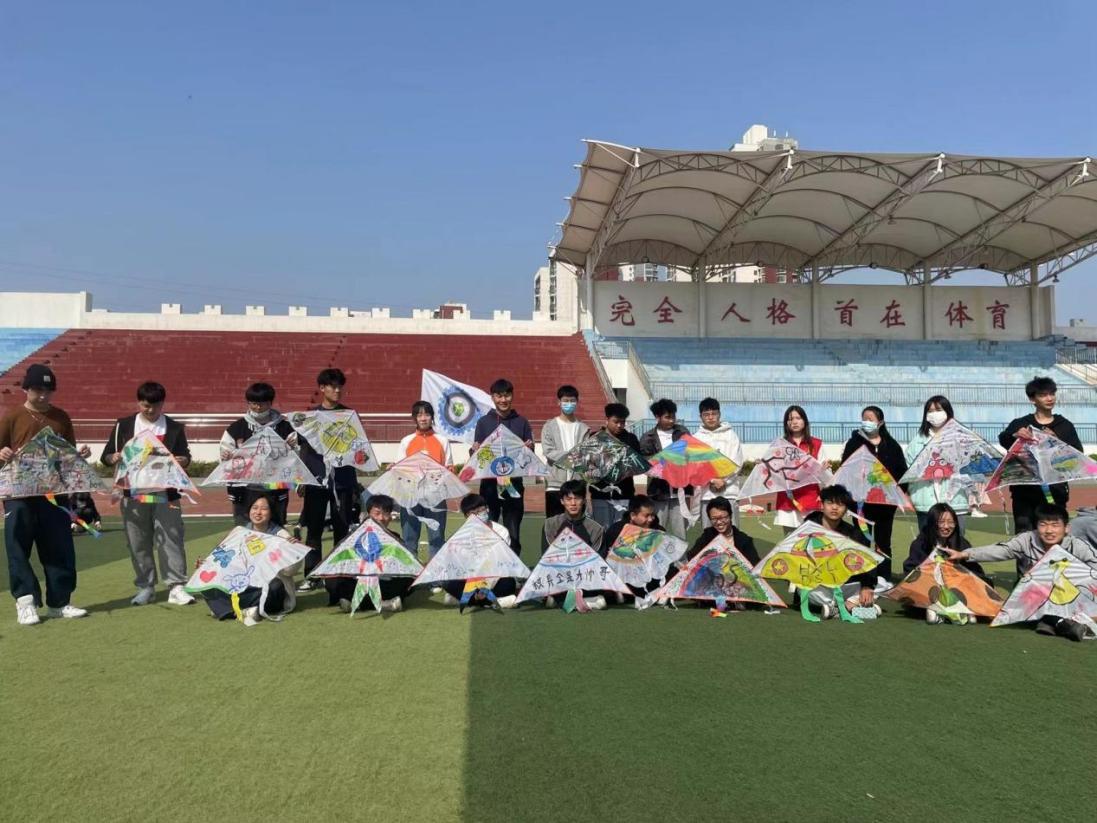 机汽学院举行“放飞真情寄哀思、清明时节云祭祀”活动